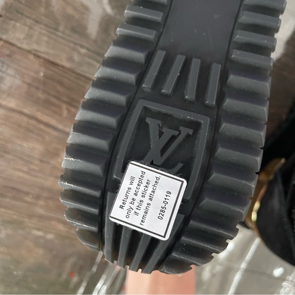 LOUIS VITTON runaway sneaker size 38 - Picture 11 of 12